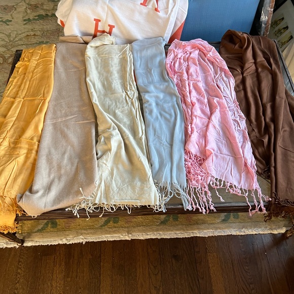 Accessories - Array of colors pashminas